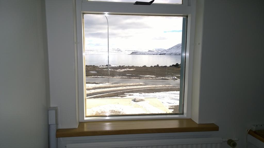 Budget Apartment With Ocean View Isafjordur Exterior photo
